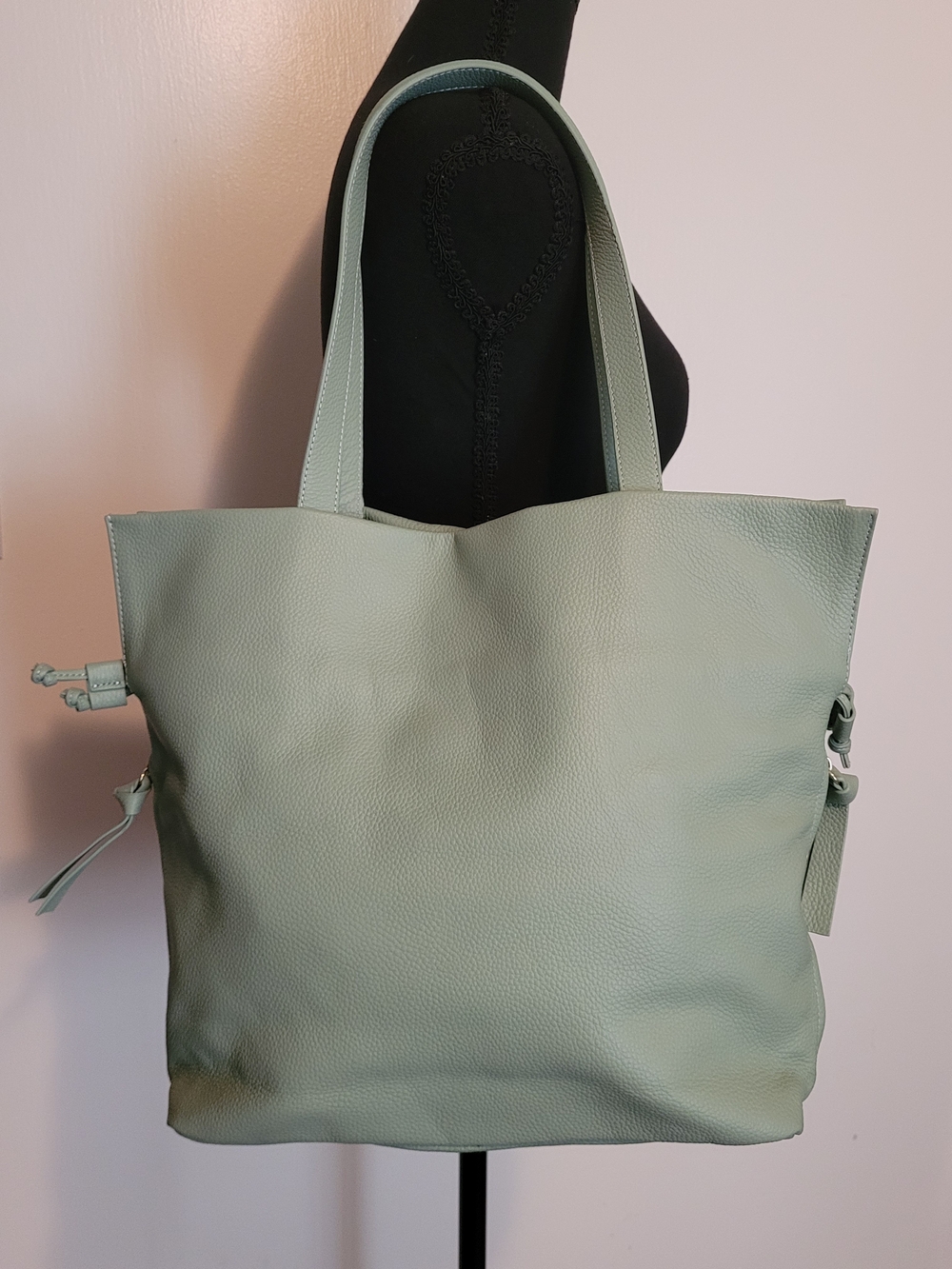 Tote Le Monde Large Soft Pebbled Leather Sage Green Shoulder Tote